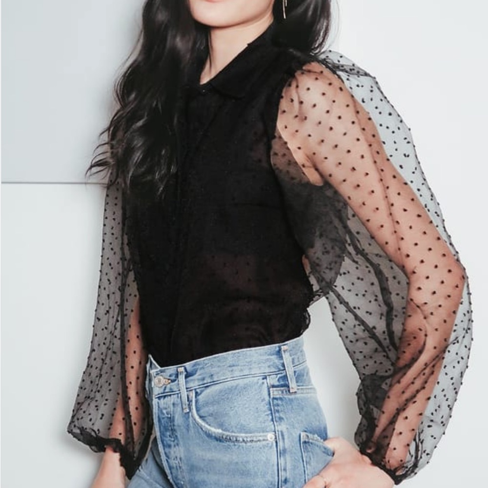 NWOT Lulu’s Black Swiss Dot Button-Up Balloon Sleeve Top